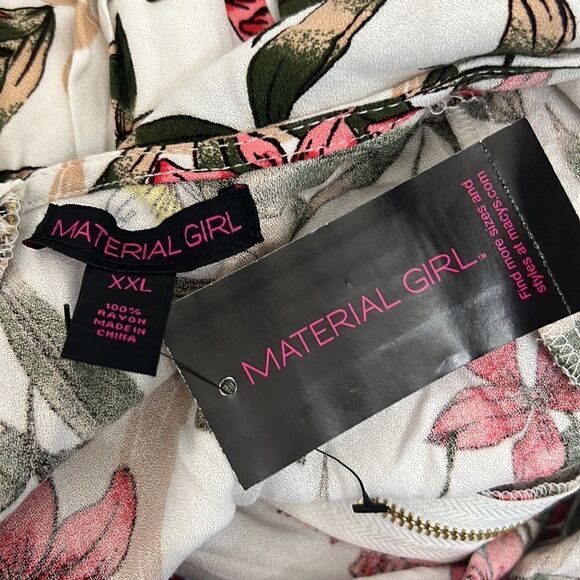 Material Girl Shorts Romper Size XXL V Neck Cutouts Floral White Gold Zipper New - Picture 6 of 8